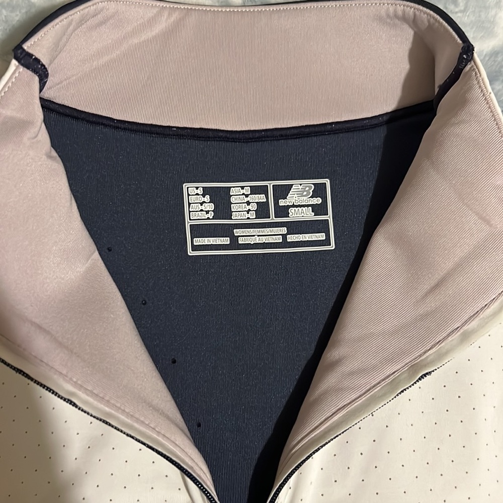 New Balance Running Jacket - Picture 3 of 4